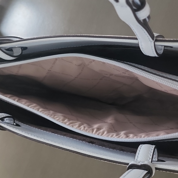 Micheal Kors MD MF Tote bag (NEW) - Picture 6 of 8